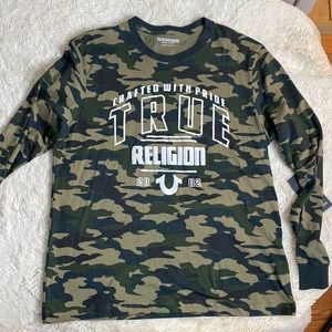 🥷🏿 TRUE RELIGION!! LONG SLEEVE GREEN CAMO!!!